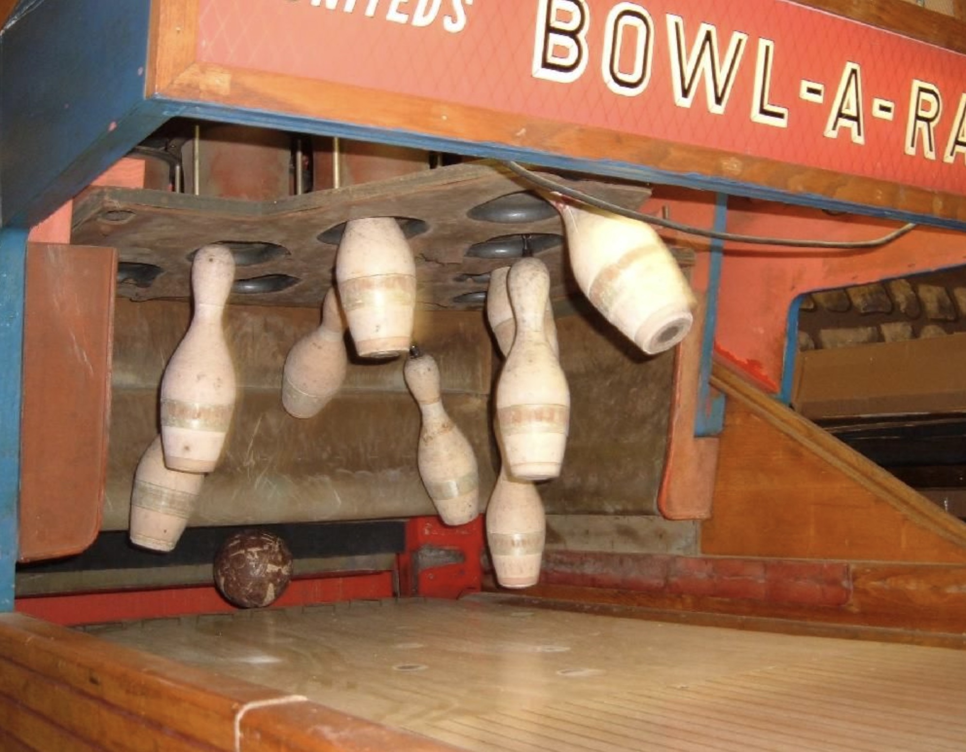 Bowl-A-Rama pinsetter 